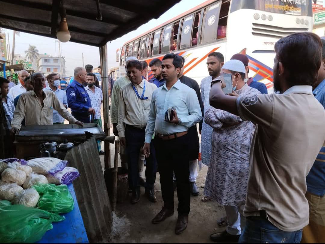 নরসিংদী মনোহরদীতে ভ্রাম্যমাণ আদালতে দুইজন ব্যবসায়ীকে জরিমানা