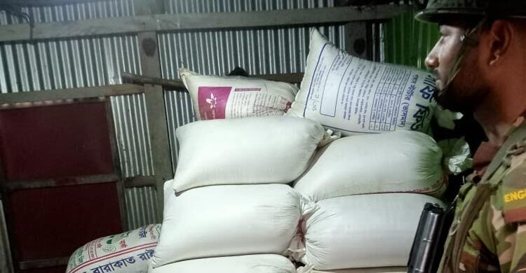 ইটনায় ইউপি সদস্যের ঘরে মিলল ভিজিএফের ১২৮ বস্তা চাল 