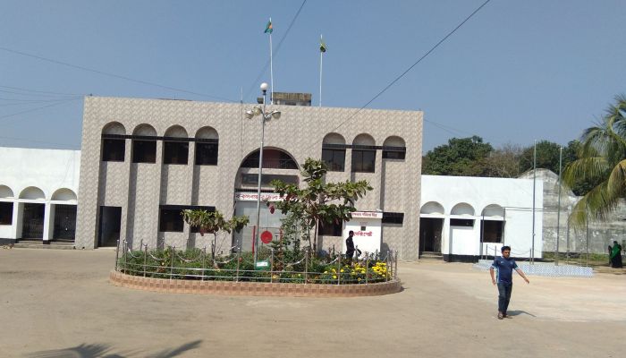 জেলার আবু মুছার হাতে জিম্মি কক্সবাজার জেলা কারাগার, বন্দিদের জীবন দুর্বিষহ!