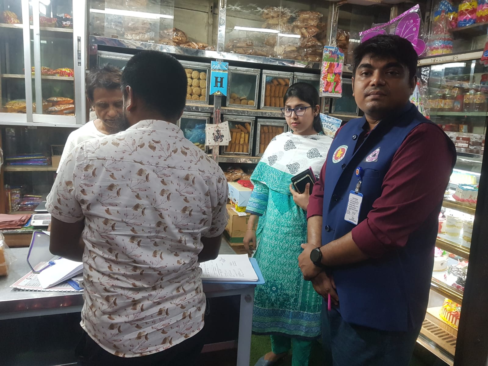 নরসিংদীতে মোবাইল কোর্ট পরিচালনা: ওজন ও পরিমাপ মানদণ্ড আইনে দুই প্রতিষ্ঠানের মালিককে জরিমানা