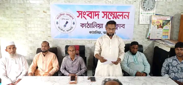 কাঠালিয়ায় মিথ্যা মামলা থেকে অব্যাহতি পাওয়ার দাবিতে বিএনপি নেতাদের সংবাদ সম্মেলন