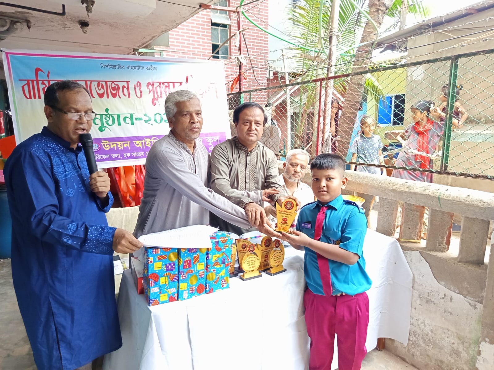 উদয়ন আইডিয়াল স্কুলের বার্ষিক প্রতিযোগিতার পুরস্কার বিতরণ অনুষ্ঠান সম্পন্ন