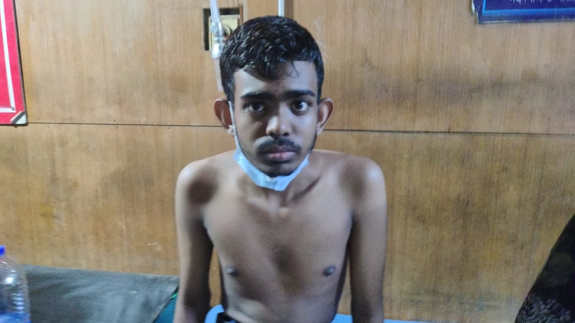 বিদ্যালয়ে সহপাঠীর হামলায় আহত ছাত্র, হামলাকারীদের শাস্তির দাবি অভিভাবকের