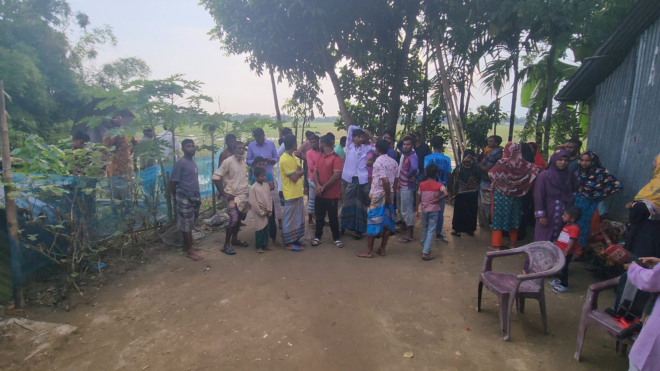 নেত্রকোনায় স্ত্রীকে হত্যার পর রশিতে ঝুলে স্বামীর আত্মহত্যা