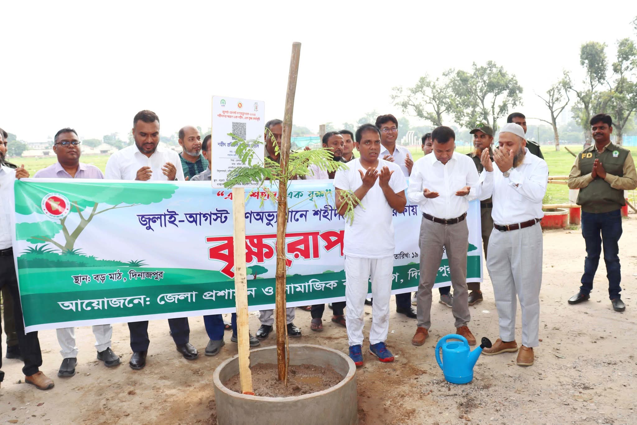 জুলাই অভ্যুত্থানের ৮ শহীদের স্মরনে দিনাজপুরে ৮ লক্ষ বৃক্ষরোপণ