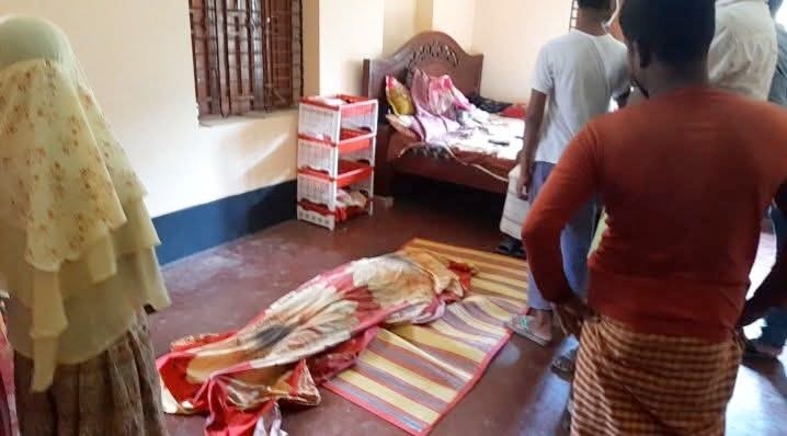 নওগাঁয় বাবার দ্বিতীয় বিয়ে মানতে না পেরে চিরকুট লিখে কিশোরী আত্মহত্যা 