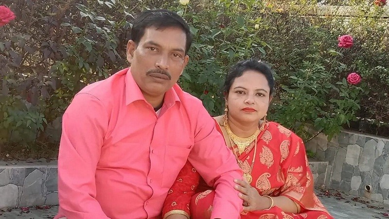 বিয়ের ৩০ বছর পর একসঙ্গে দাখিল পাস করলেন স্বামী-স্ত্রী