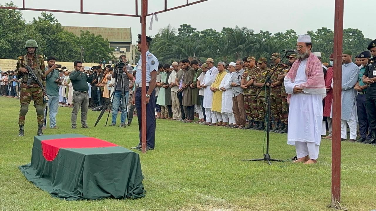 রাজশাহীতে চিরনিদ্রায় শায়িত পাইলট তৌকির