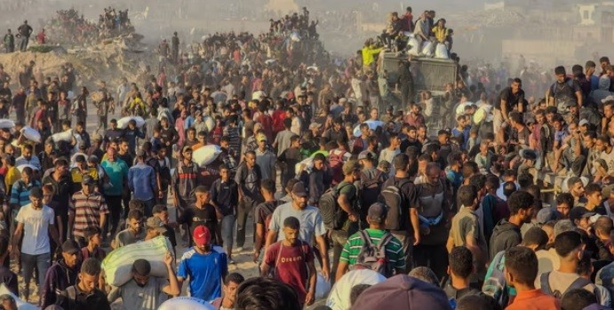 গাজায় ত্রাণের অপেক্ষায় থাকা ৬৭ ফিলিস্তিনি নিহত, জাতিসংঘের খাদ্যবহরেও হামলা