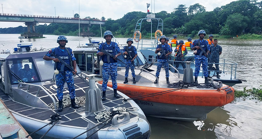 গোপালগঞ্জে নদীপথে টহল জোরদার করেছে কোস্ট গার্ড ও নৌবাহিনী