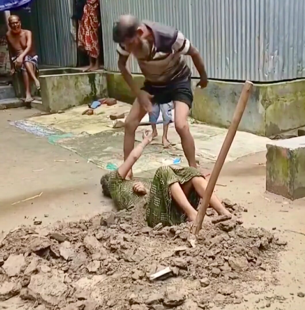 শেরপুরে স্ত্রীকে জীবন্ত কবর দেওয়ার চেষ্টা, ভিডিও ভাইরাল — জেলাজুড়ে ক্ষোভ