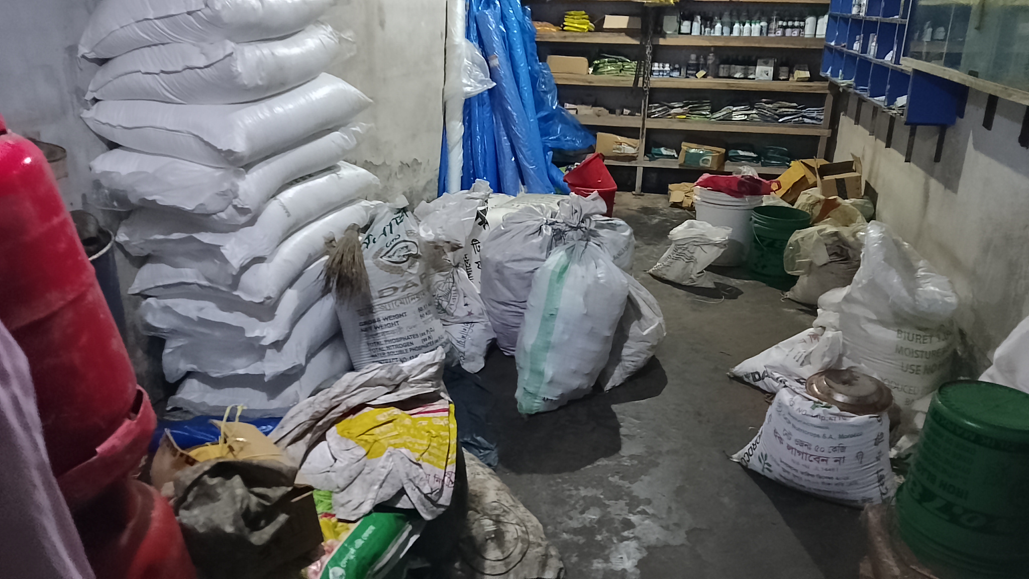 রাণীশংকৈলে মেয়াদ উত্তীর্ণ কীটনাশক জব্দ 