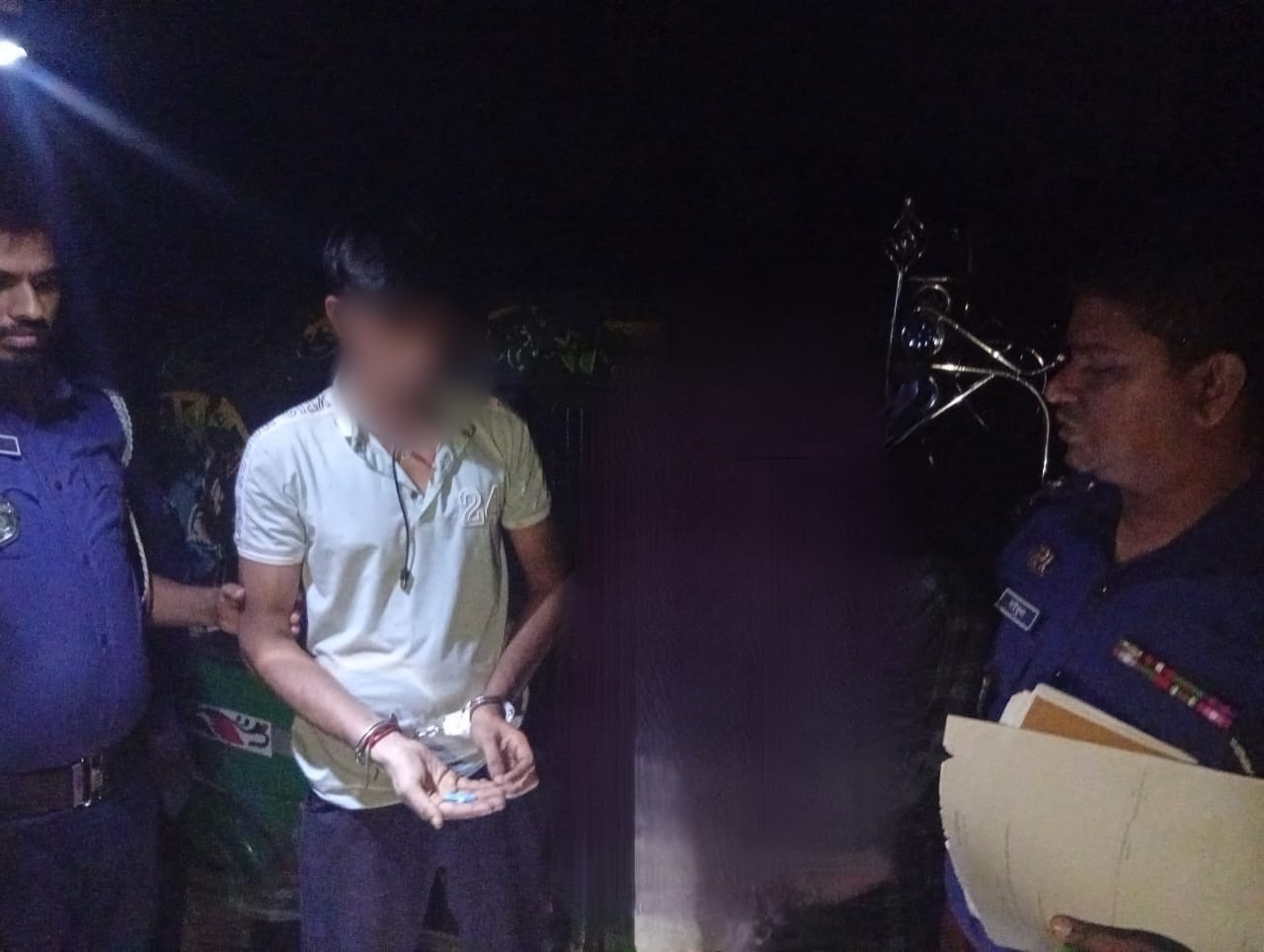 হোমনায় ২০ পিছ ইয়াবাসহ যুবক গ্রেফতার