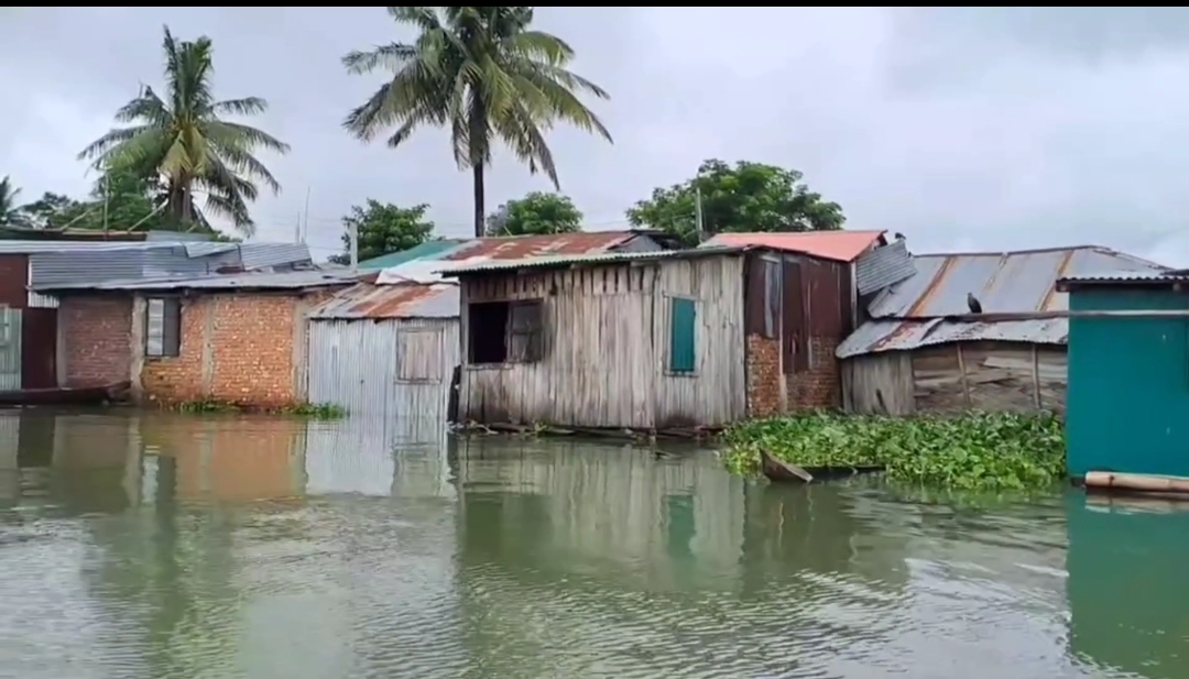 রাঙ্গামাটিতে জলাবদ্ধতায় ১৮হাজার মানুষ : ৩দিন ধরে বন্ধ চন্দ্রঘোনা ফেরী চলাচল