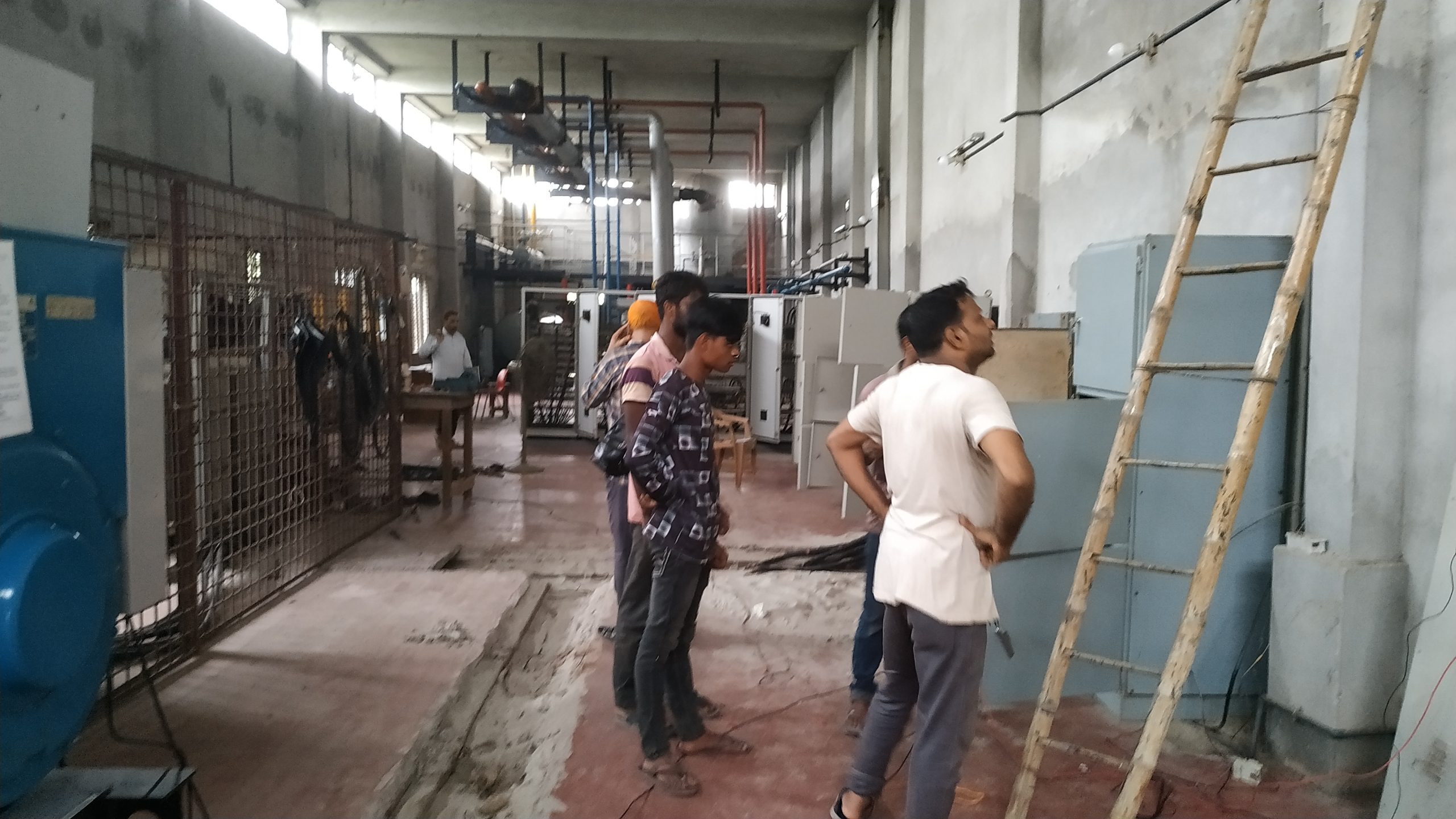 মোহনপুরে গভীর রাতে অস্ত্রের মুখে জিম্মি করে কোল্ড স্টোরেজে ডাকাতি, টাকাসহ মালামাল লুট