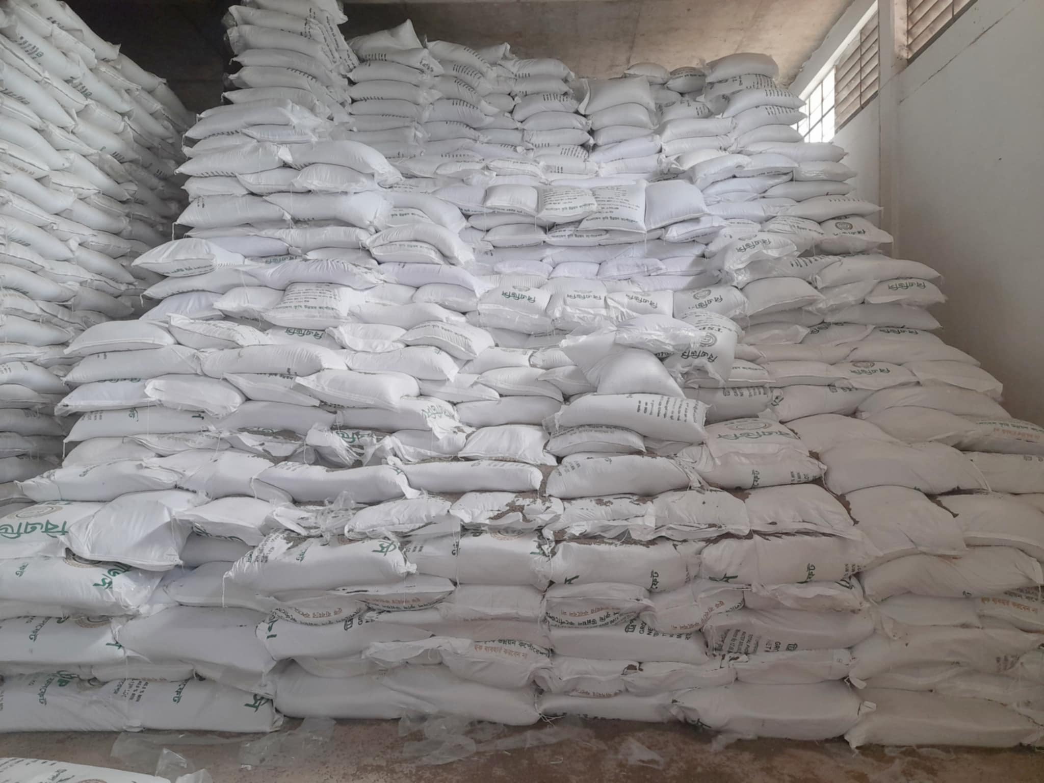 লালমনিরহাটে টিএসপি সার উধাও : বিক্রি হচ্ছে অধিক মূল্যে