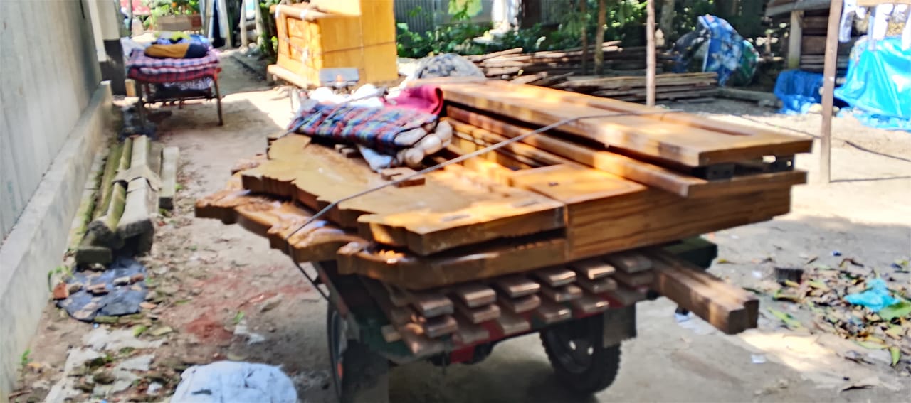 শ্রীনগরে সার্চওয়ারেন্টে সেলিনা আক্তারের মালামাল জব্দ