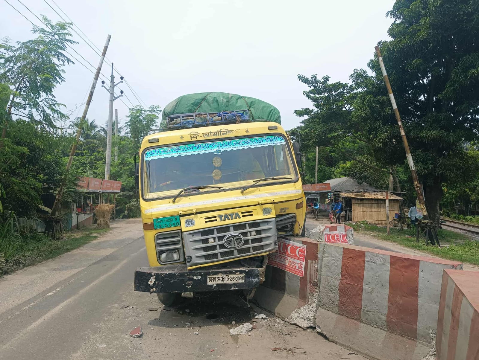 কুমারখালীর রোড ডিভাইডার যেন মৃত্যুর ফাঁদ: প্রতিনিয়ত ঘটছে দূর্ঘটনা