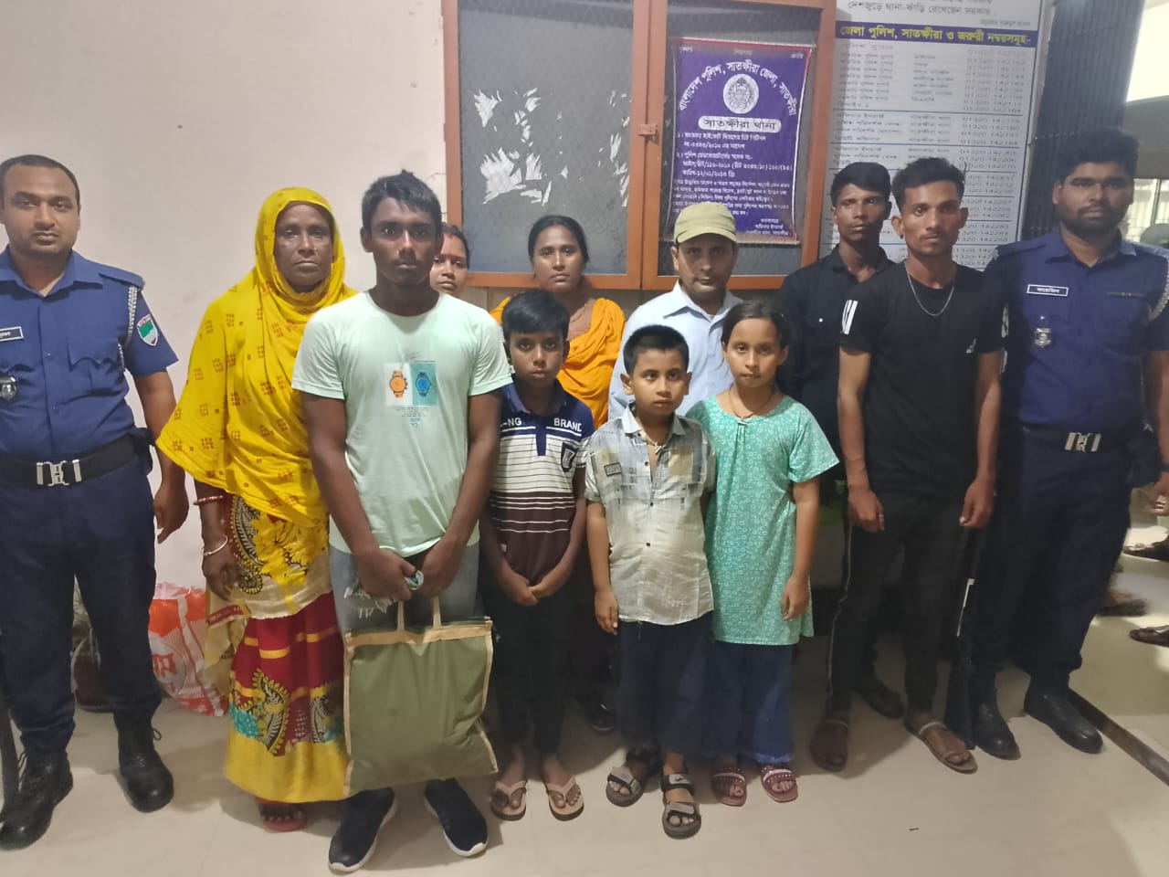 সাতক্ষীরার সীমান্ত দিয়ে চার শিশুসহ ১০ বাংলাদেশি হস্তান্তর