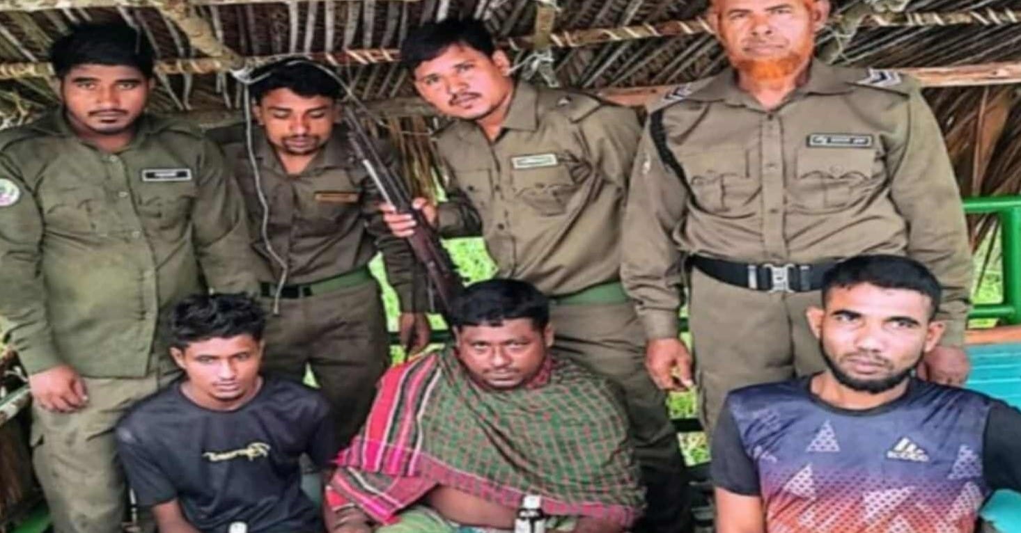 পূর্ব সুন্দরবনে বিষসহ তিন জেলে ধরা