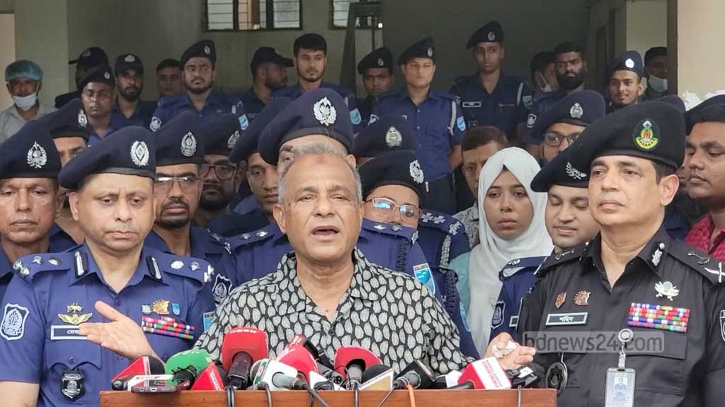 কাজ করছে পুলিশ সদস্যদের কর্মপরিবেশ উন্নয়নে সরকার  : স্বরাষ্ট্র উপদেষ্টা