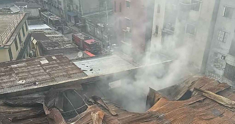 মিরপুরে অগ্নিকাণ্ডস্থলে ফায়ার সার্ভিসের ‘হ্যাজমেট টিম’