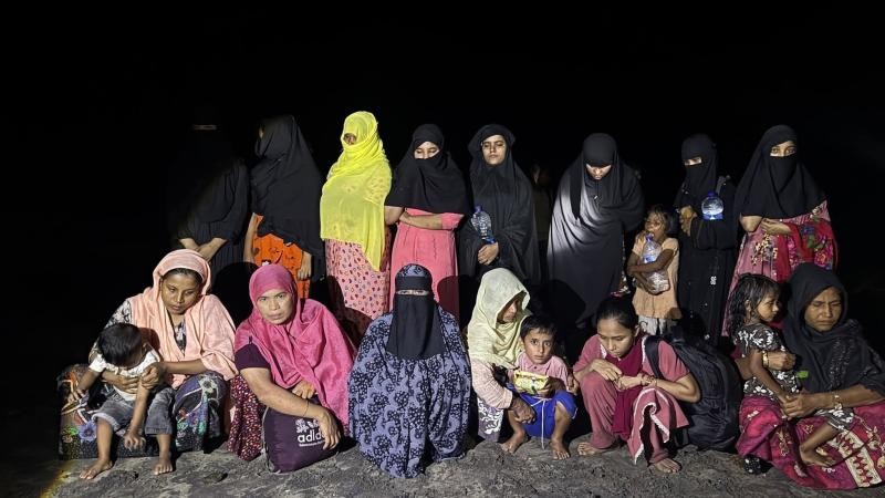 সমুদ্রপথে পাচারের সময় ২৯ জন উদ্ধার, আটক ৩