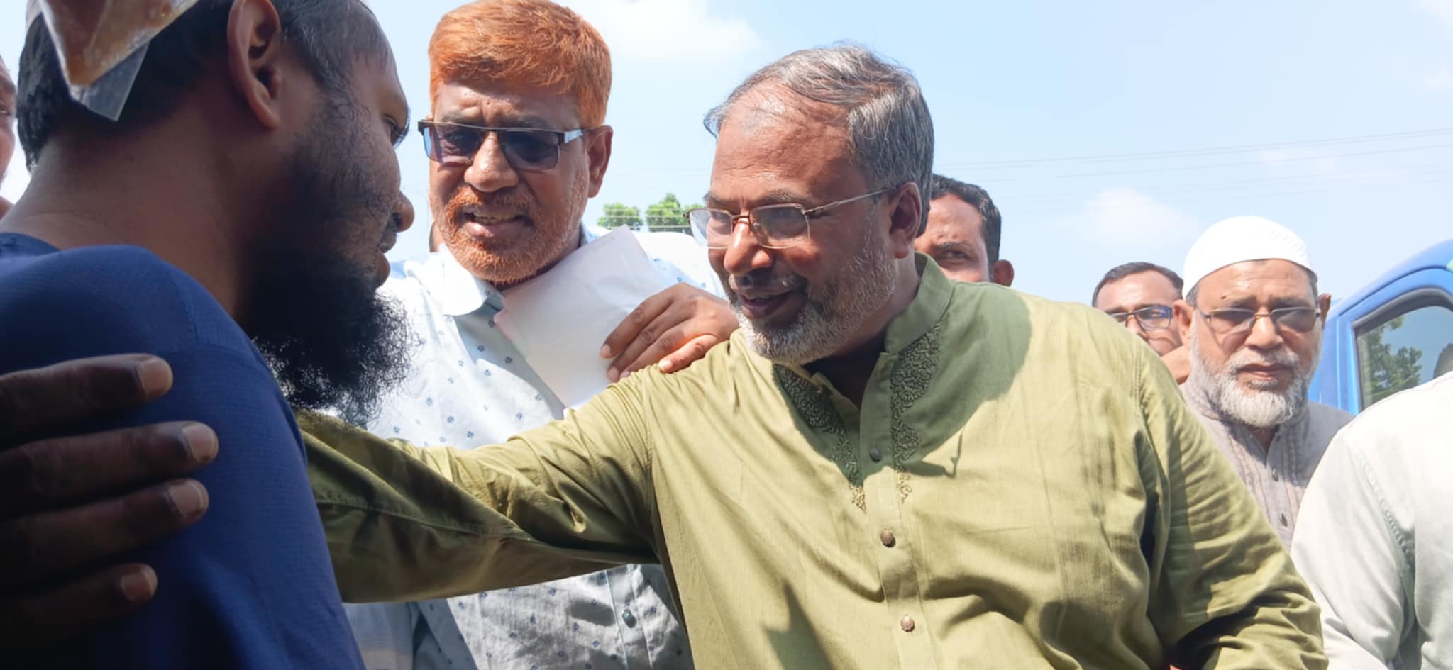 সিংড়ায় বিএনপির গ্রীণ সিগন্যালে ধানের শীষের  মনোনীত প্রার্থীর  গণসংযোগ ও লিফলেট বিতরণ