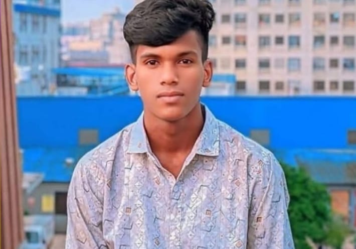 কাঠমিস্ত্রির কাজ করে জিপিএ-৫ পেয়েছেন রবিউল