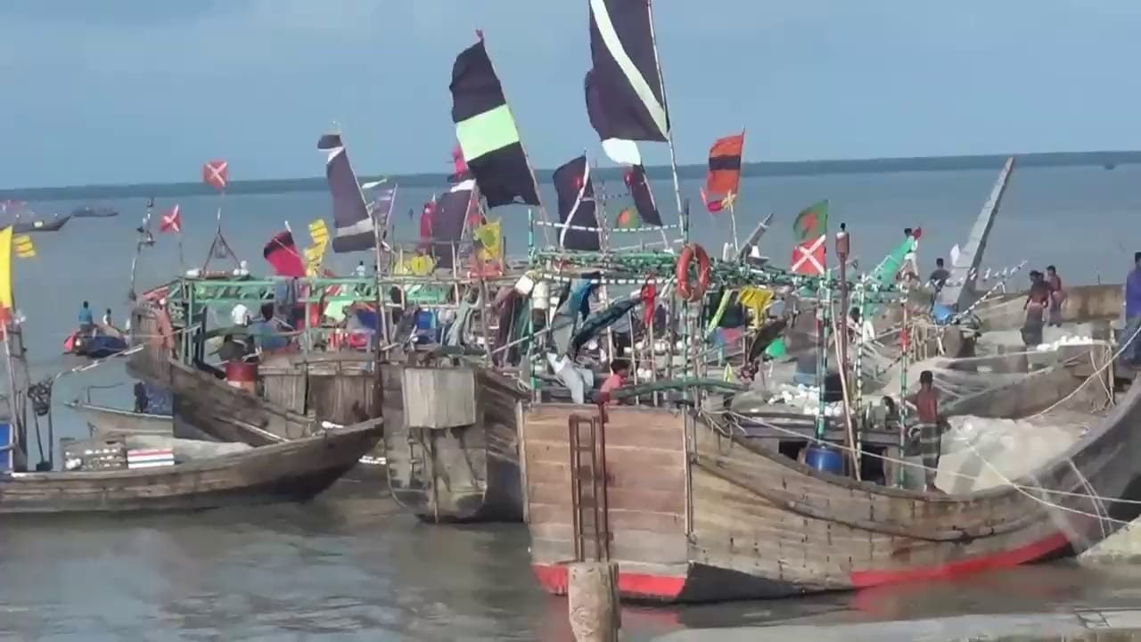২২ দিনের নিষেধাজ্ঞা শেষে ইলিশ শিকারে শরণখোলার জেলেরা