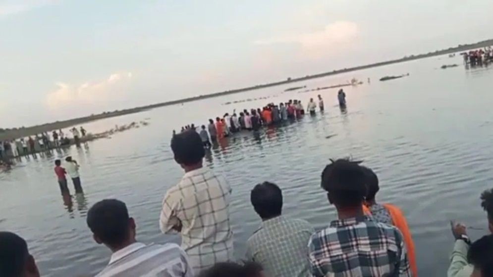 প্রতিমা বিসর্জনের সময় ভারতে ১০ শিশুসহ ১৩ জনের মৃত্যু