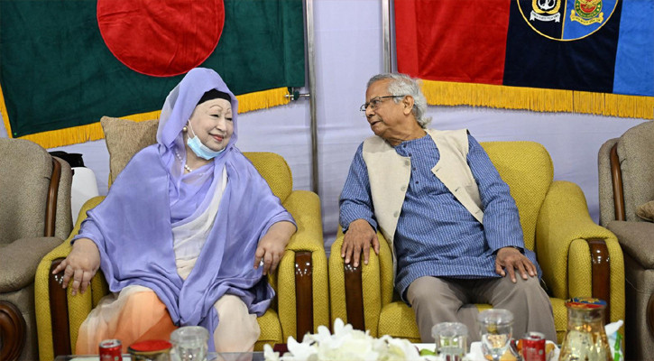 খালেদা জিয়ার অবস্থা ‘অত্যন্ত সংকটময়’, দেশবাসীর কাছে দোয়া চেয়েছেন প্রধান উপদেষ্টা