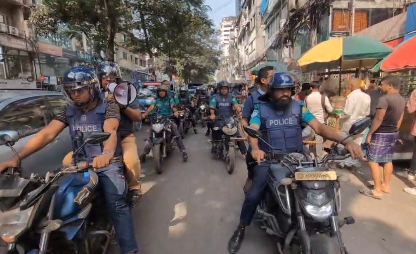 রাজধানীজুড়ে সর্বোচ্চ সতর্কতা, মোড়ে মোড়ে তল্লাশি