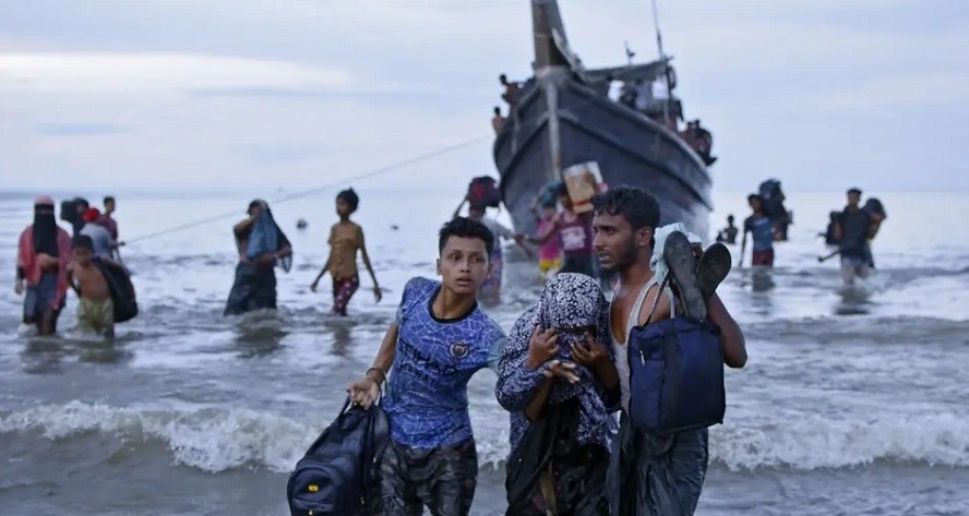 মালয়েশিয়া সীমান্তে নৌকা ডুবিতে ১১ জনের মৃত্যু, নিখোঁজ অনেকে