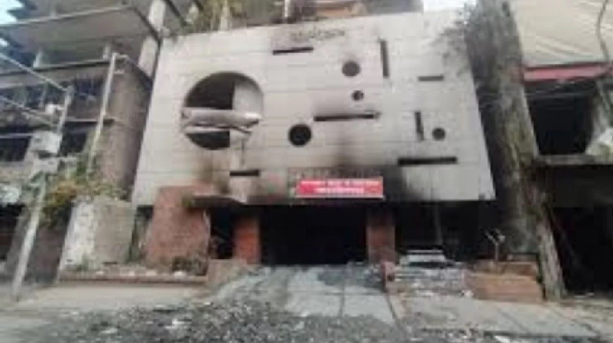 আওয়ামী লীগের কেন্দ্রীয় কার্যালয়ে আগুন