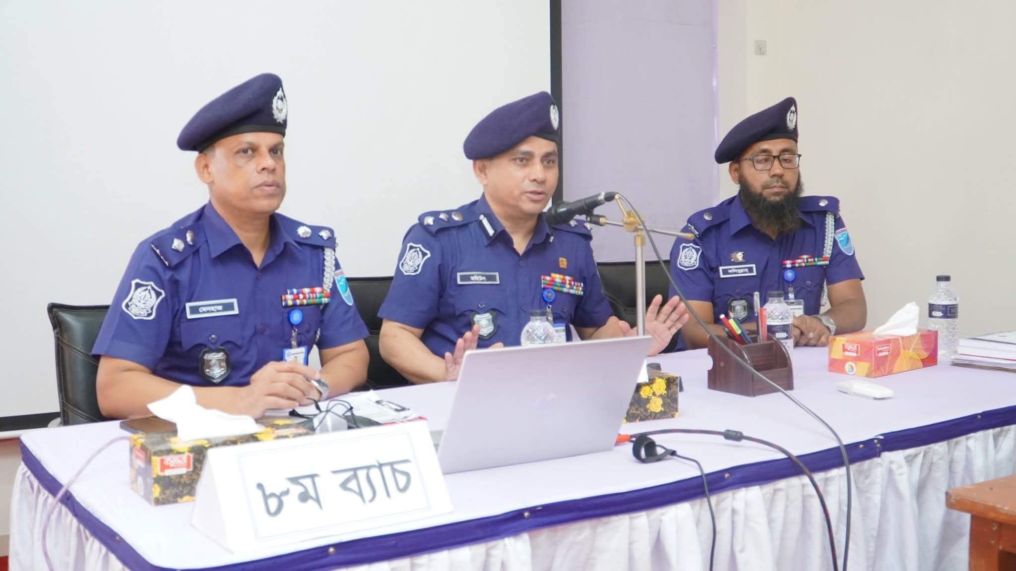 নির্বাচনী দায়িত্বে দক্ষতা বৃদ্ধিতে নরসিংদীতে পুলিশ সদস্যদের প্রশিক্ষণ তদারকি করলেন অ্যাডিশনাল ডিআইজি মহিউল ইসলাম, বিপিএম