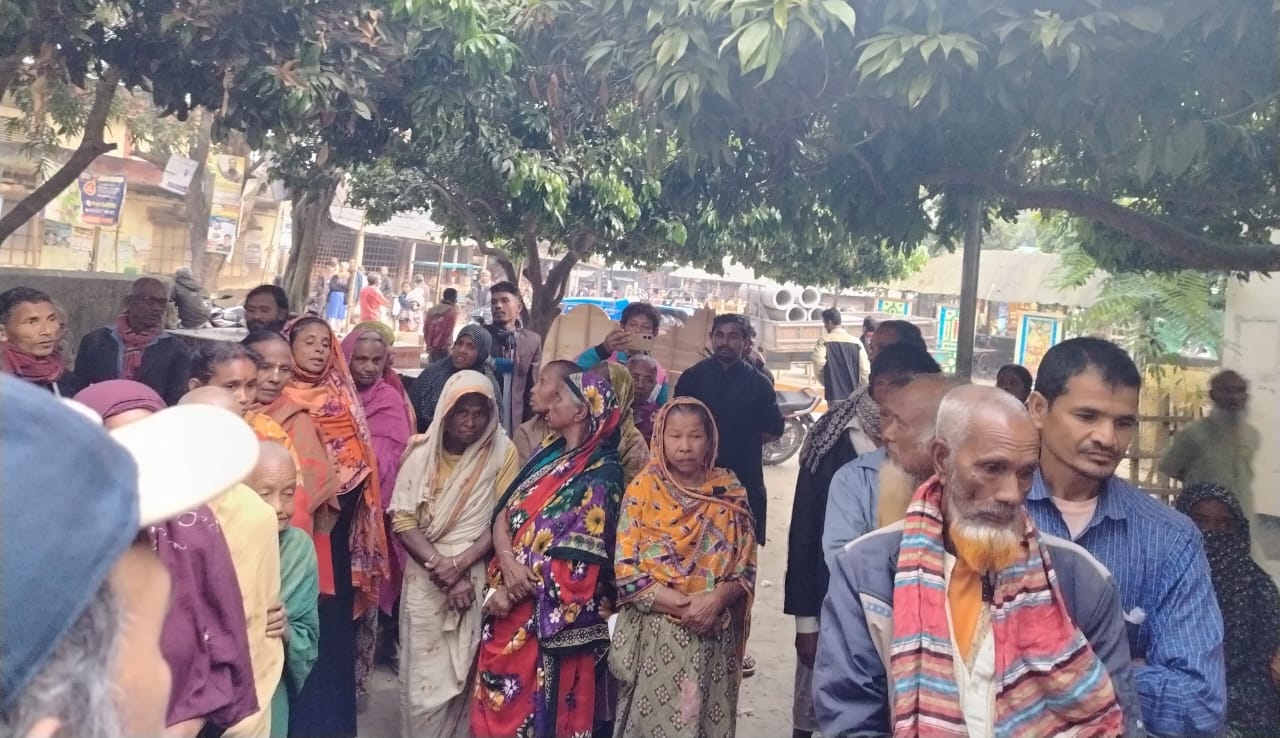 নীলফামারীতে শীতবস্ত্র বিতরণে অসহায়দের মুখে ফুটলো হাসি