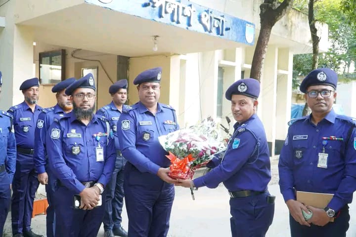পুলিশ সুপার মহোদয়ের পলাশ থানা আকস্মিক পরিদর্শন