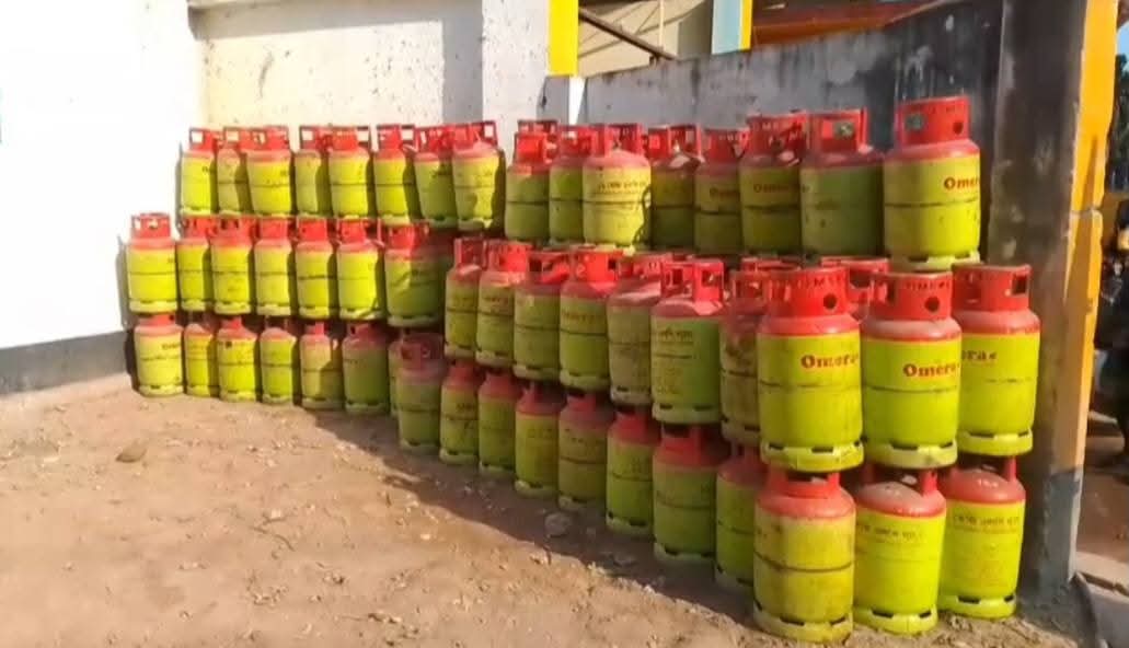 কুড়িগ্রামে এলপিজি গ্যাসের দাম দ্বিগুণ: তবু মিলছে না গ্যাস