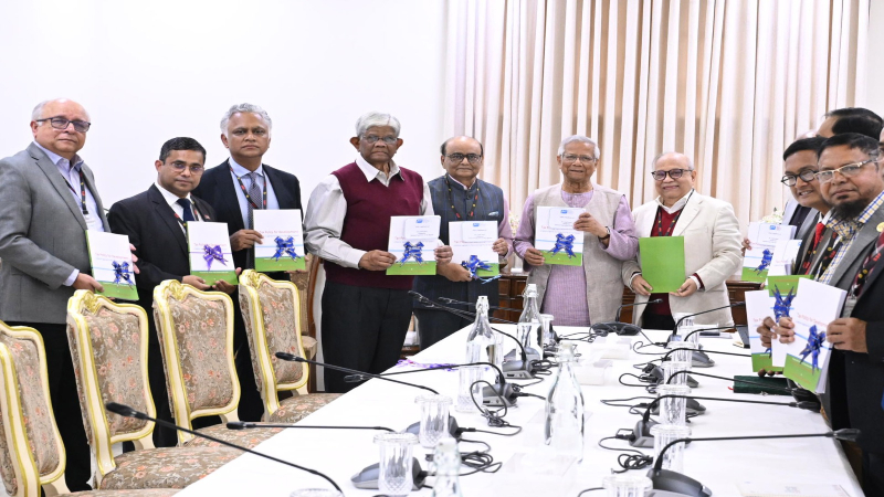 প্রধান উপদেষ্টার কাছে জাতীয় কর কাঠামো পুনর্বিন্যাস সংক্রান্ত কমিটির প্রতিবেদন পেশ