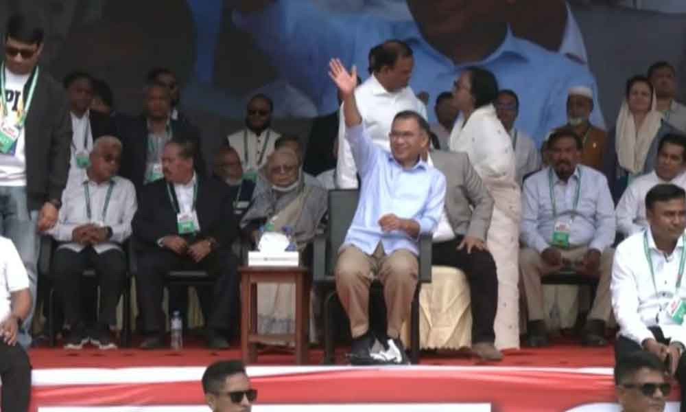 নারীদের ঘরে আটকে রাখার রাজনীতি দেশের জন্য অশনিসংকেত